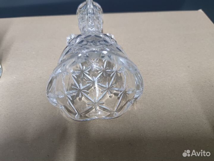 Хрустальные подсвечники, колокольчик и масленка