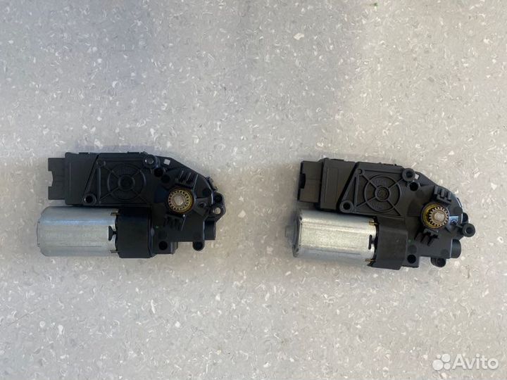 Мотор люка Jaguar Xe X760 2.0 2015-2019