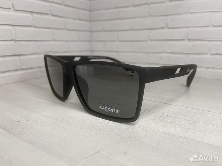 Солнцезащитные очки lacoste