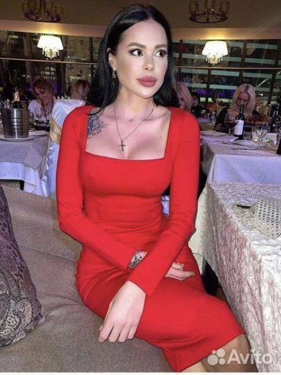 Вечернее красное платье