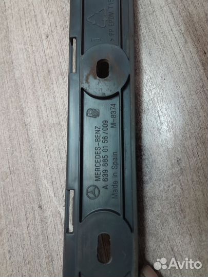 Направляющая заднего бампера левая Mercedes-Benz V