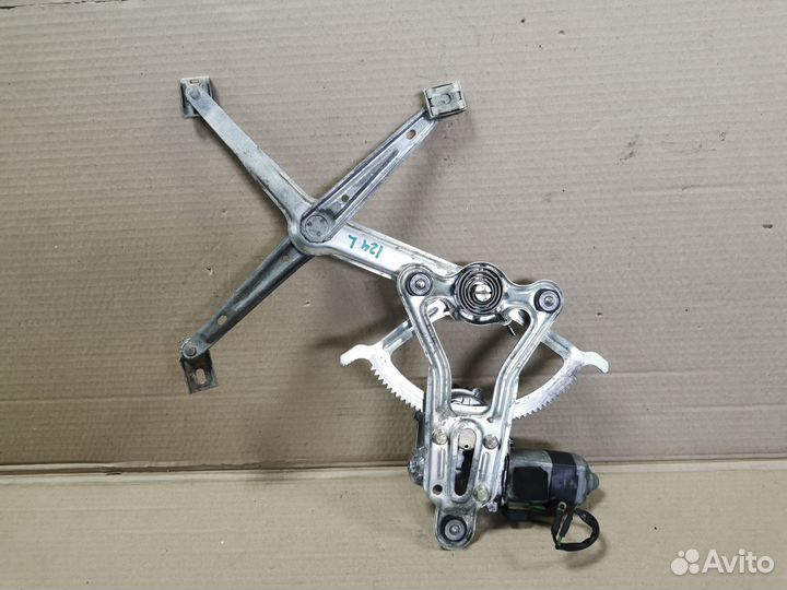 Стеклоподъемник электрический левый Mercedes W124