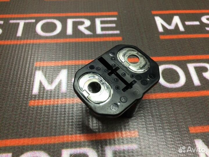 Петля замка двери Mercedes-Benz S-Class W221