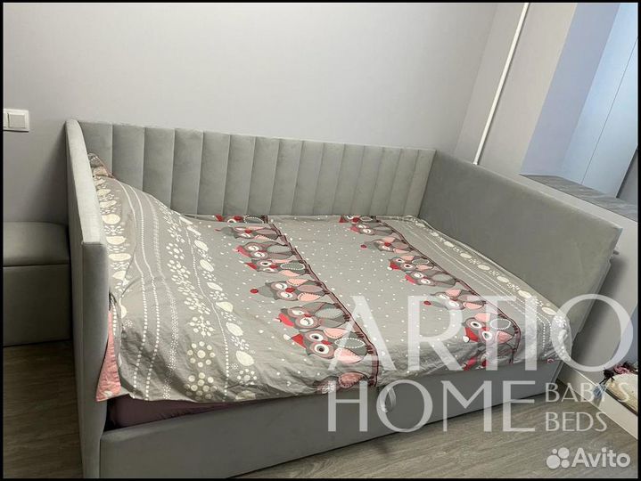 Детская кровать с мягкой спинкой