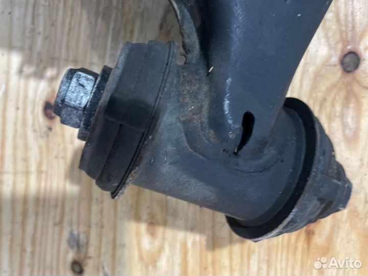 Рычаг подвески передний правый Mercedes-Benz