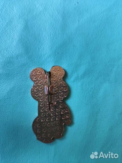 Значок Олимпийский мишка. Талисман Олимпиады 1980