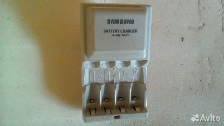 Зарядное устройство для аккумуляторов Samsung