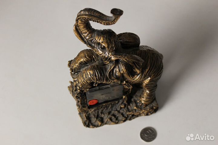 Часы настольные со слоном