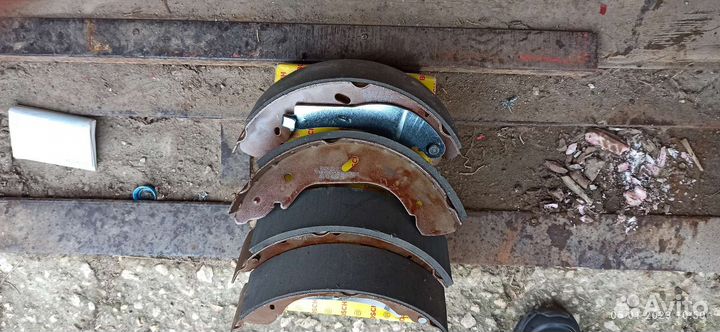 Тормозные барабанные колодки задние Форд транзит