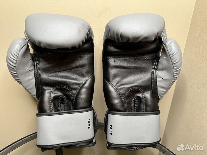 Перчатки боксерские venum серые