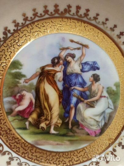 Фарфоровая декоративная тарелка