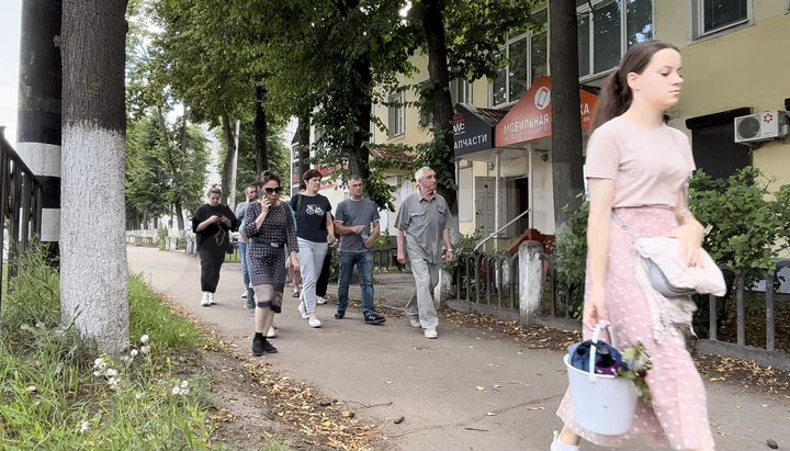 910 чел./час трафик с остановки через Помещение