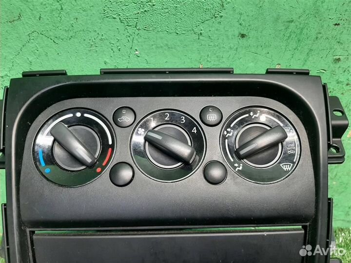 Панель управления отопителя Suzuki SX4 2007