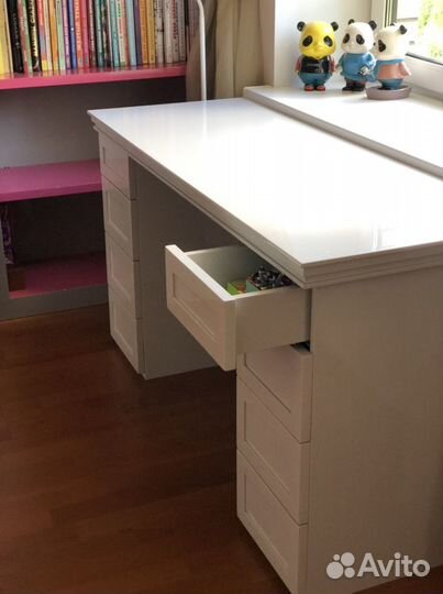Стол письменный в детскую комнату для девочки