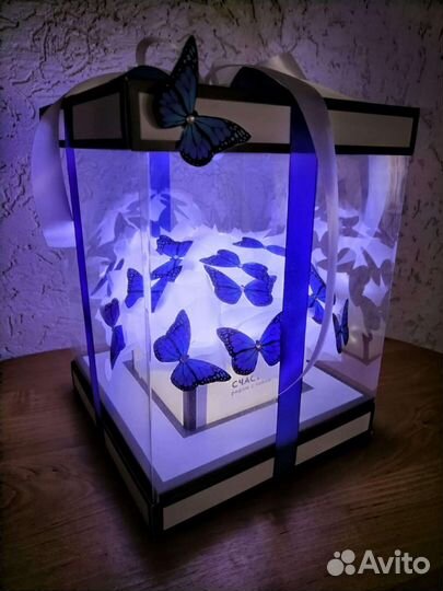 Букет из бабочек в коробке