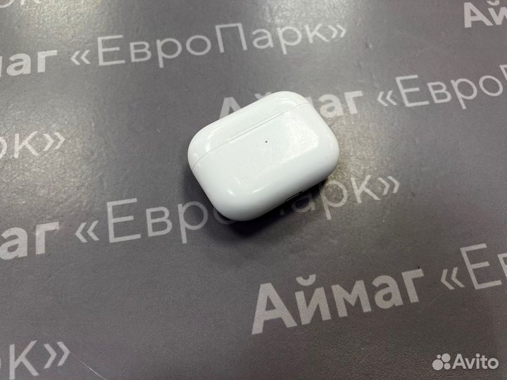 Apple AirPods Pro with Magsafe Charging Case