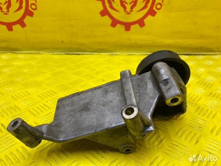 Кронштейн гидроусилителя Mitsubishi Pajero