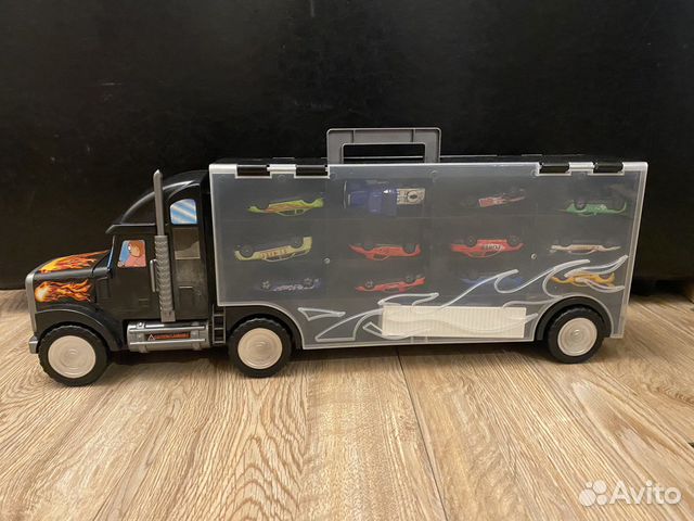 Грузовик с машинками