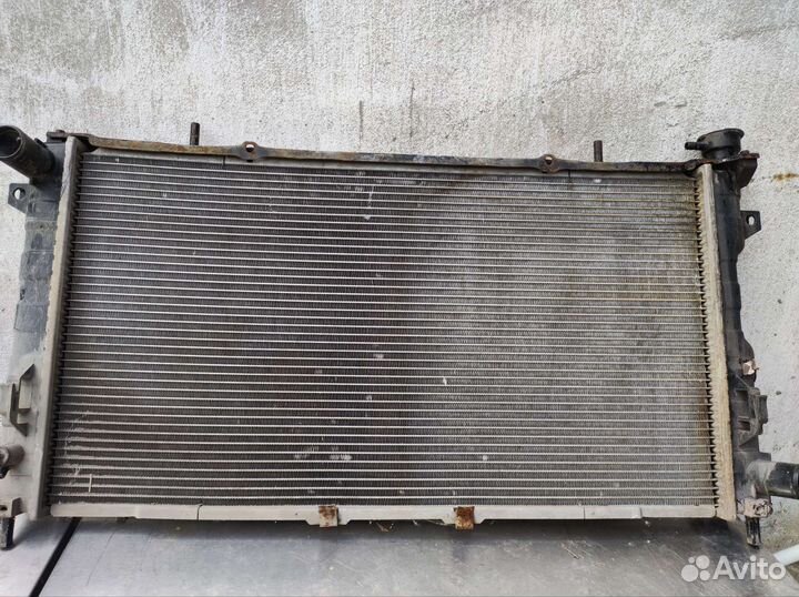 Радиатор охлаждения на крайслер вояджер 2,4