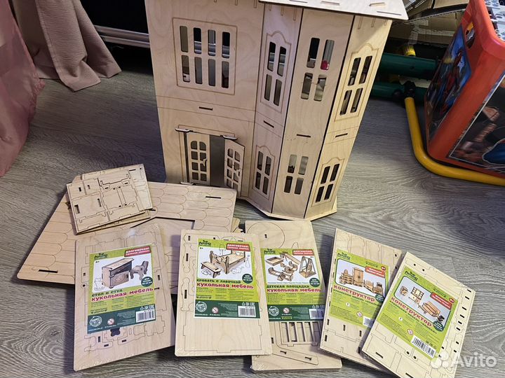 Домик кукольный из дерева