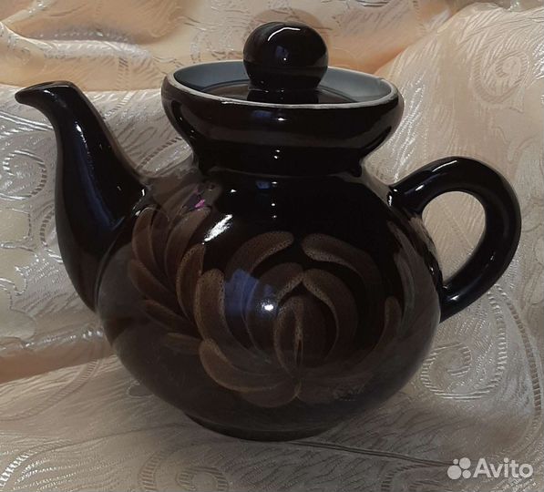 Сервизы и чайник заварочный большой, керамика