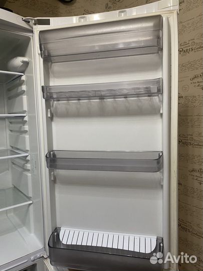 Холодильнк Ariston