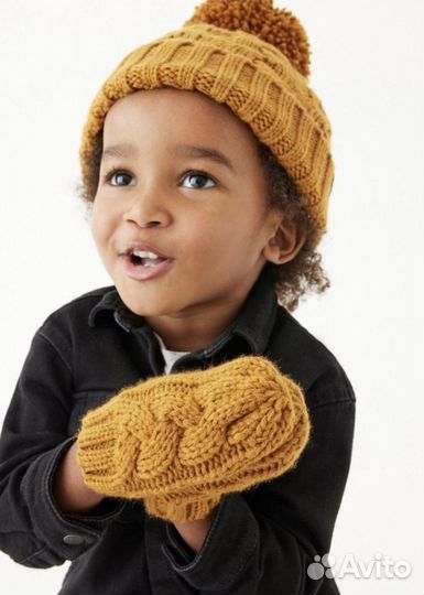 Шапка и варежки Next новый