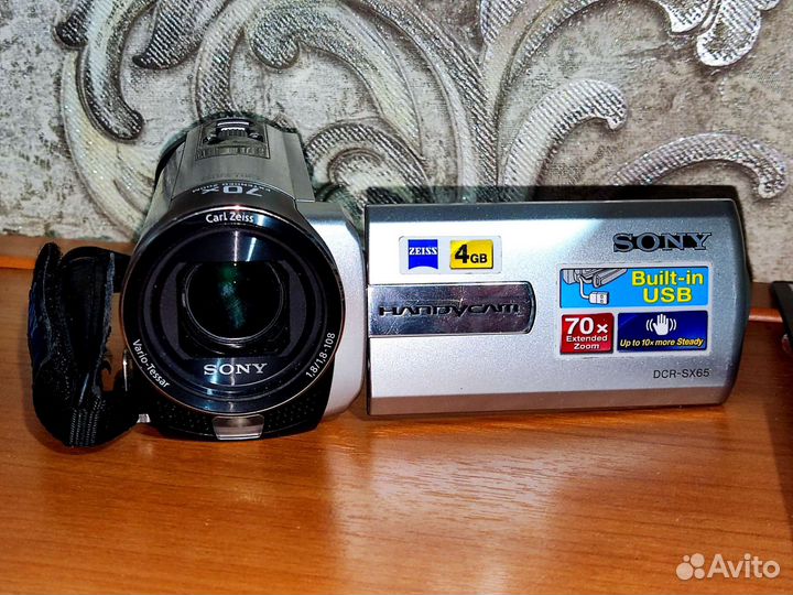 Видеокамера Sony DCR-SX65E