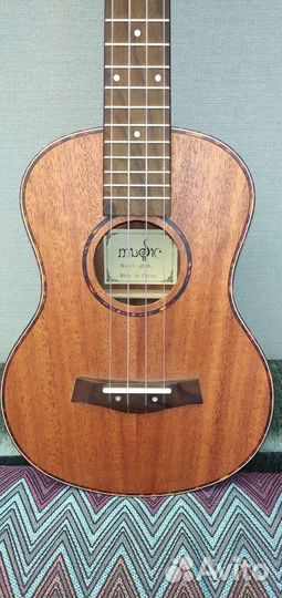 Укулеле тенор