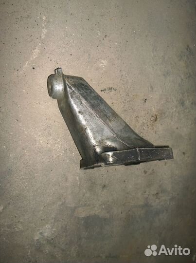 Mercedes Benz Кронштейн двигателя левый w202