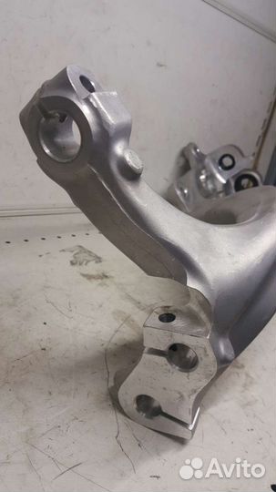 Кулак поворотный правый audi A8 VW Phaeton 02-07