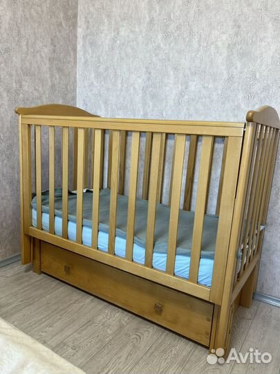 Детская кроватка с матрасом