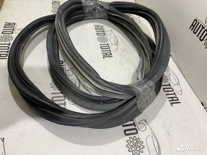 Уплотнительная резинка двери багажника Chevrolet