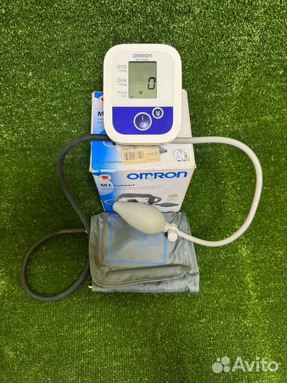 Тонометр полуавтомотический Omron M1 Compact