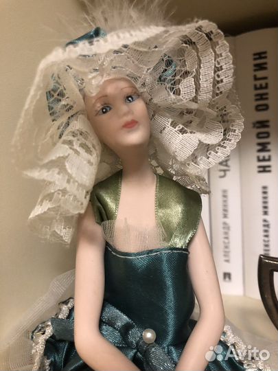 Интерьерная винтажная фарфоровая кукла