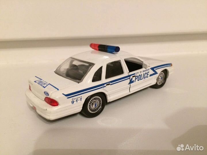 1/43 Road Champs Ford Crown Victoria Police
