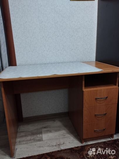 Письменный стол бу, в хорошем состоянии