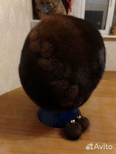 Женские меховые шапки