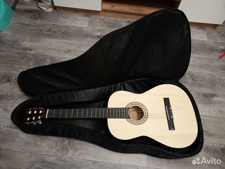 Классическая гитара шестиструнная