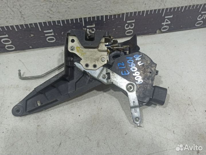 Замок двери передней правой