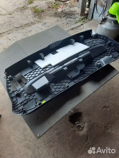 Обшивка крышки багажника на volkswagen tiguan 2