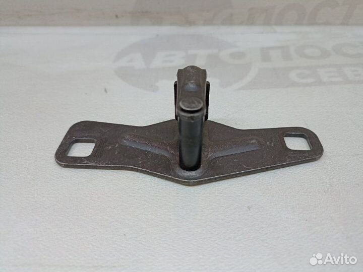 Ответная часть замка багажника Audi A4 B7 AUK