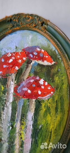 Мухоморы маленькая картина маслом в гипсовой рамке