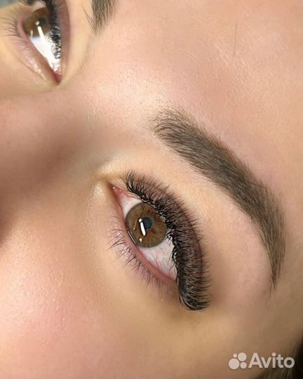 Модель на наращивание ресниц