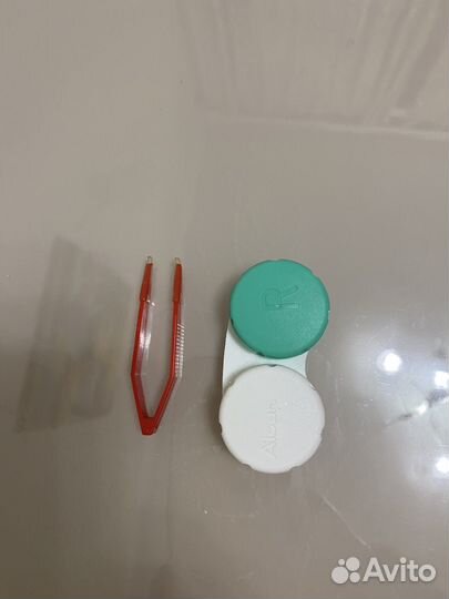 Контейнер для линз с пинцетом