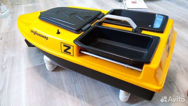 Прикормочный корабль с GPS