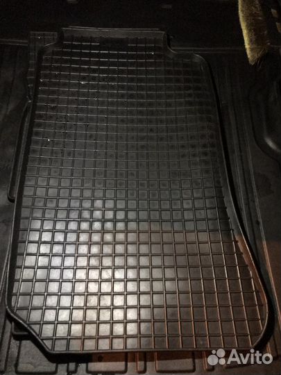 Резиновые коврики на Хонду Аккорд 7