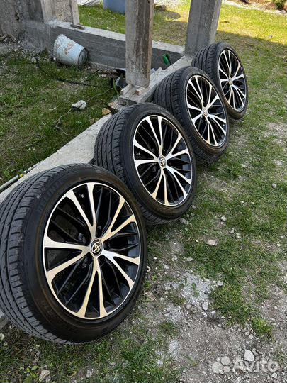 Delinte DH2 235/45 R18 98W