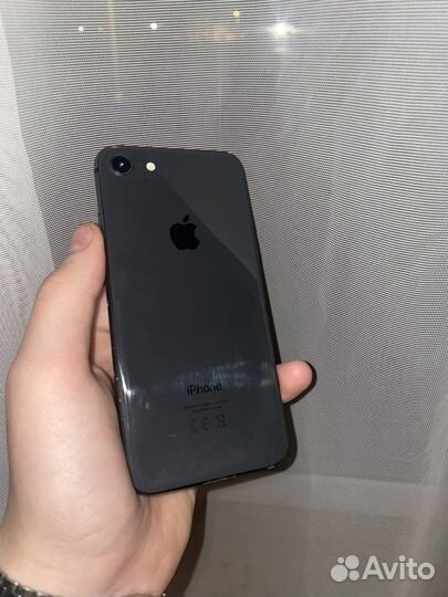 Телефон iPhone 8