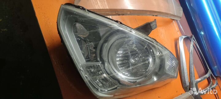 Фара Hyundai Grand Starex левая